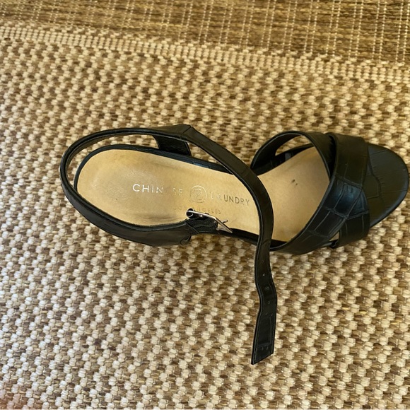 Shoes - Picture 4 of 5